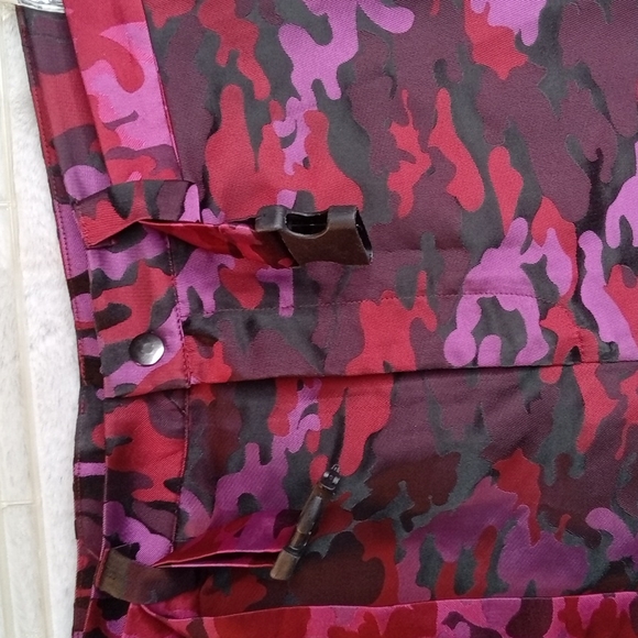 h:ours Joggers Camouflage Pink Red black. Size Medium. - Picture 8 of 14